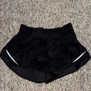 lululemon athletica Hotty Hot shorts in black camo size 2
